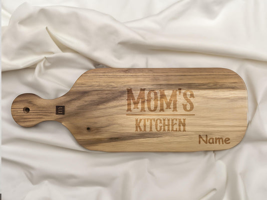 Mom's Kitchen name Engraved Cutting Board | House Warming Gift | Personalized gifts | Kitchen Decor | Gifts for Mom | Christmas gifts |